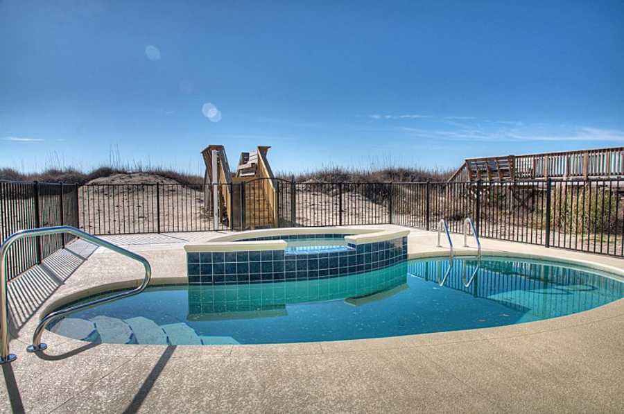 Beautiful Pool and Hot Tub